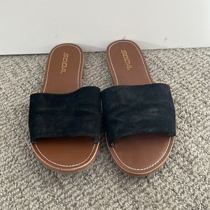 Soda sandals